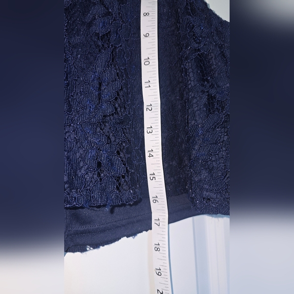 Two-piece Lulu's lace cropped skirt set in Navy Blue - Picture 14 of 16